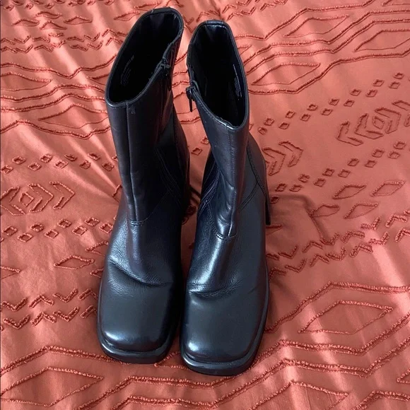 Steve Madden Fantasie Black Heeled Boots - Picture 2 of 5